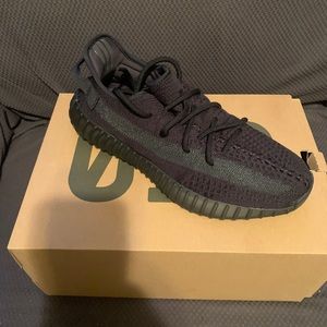 Yeezy Boost 350 V2